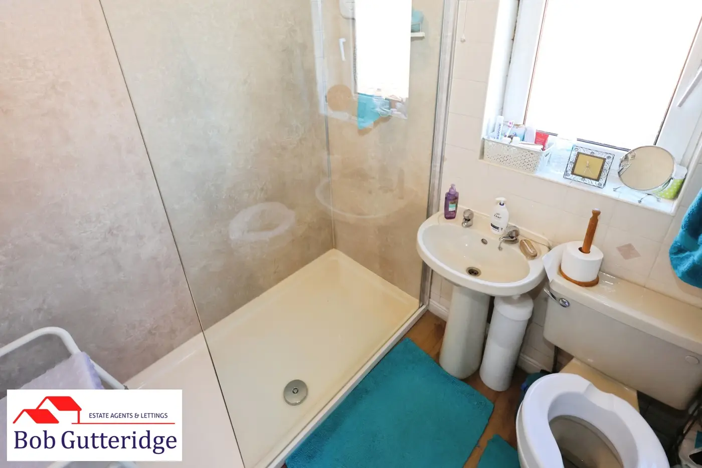 FIRST FLOOR SHOWER ROOM