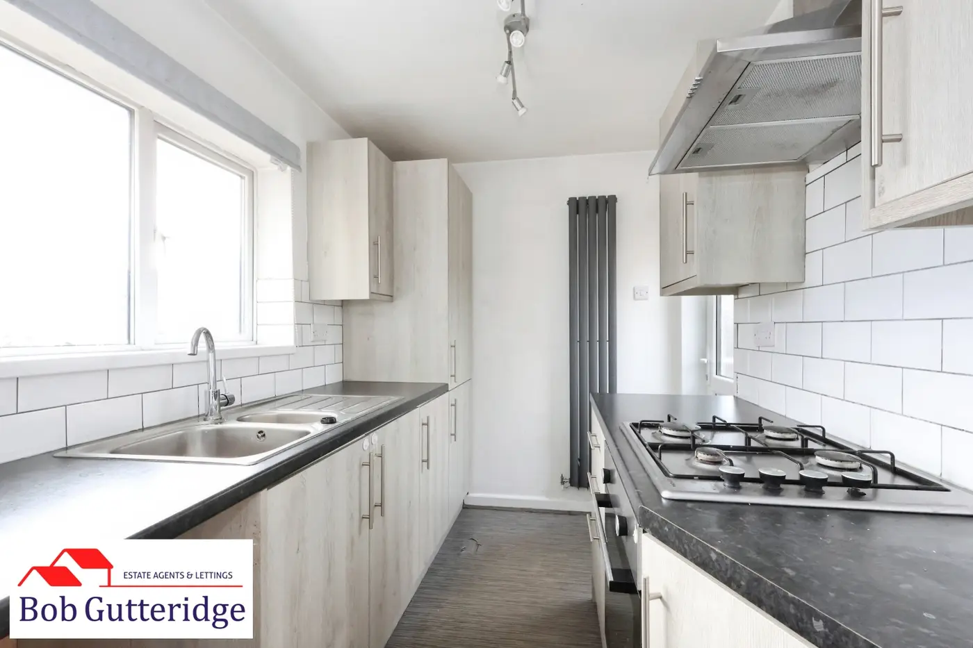 FITTED KITCHEN