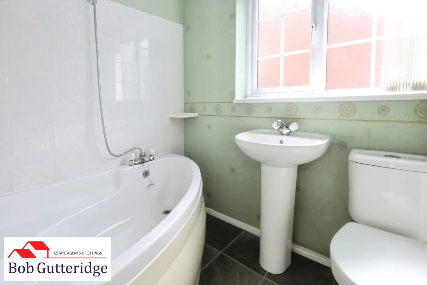 FIRST FLOOR BATHROOM