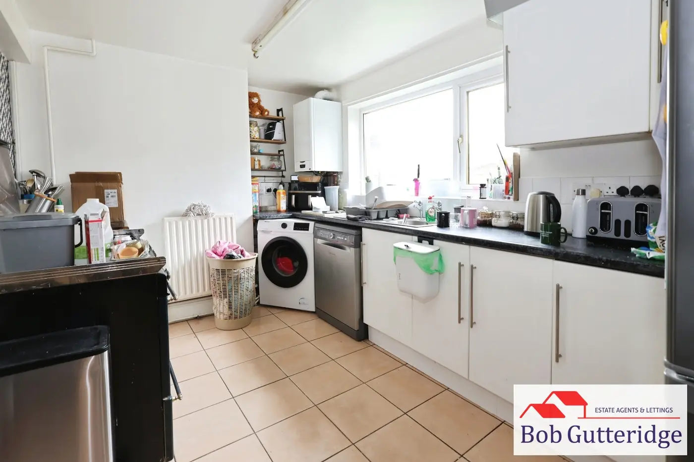FITTED KITCHEN