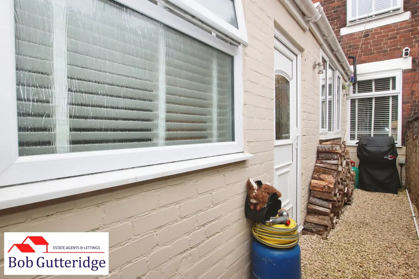 ENCLOSED REAR YARD