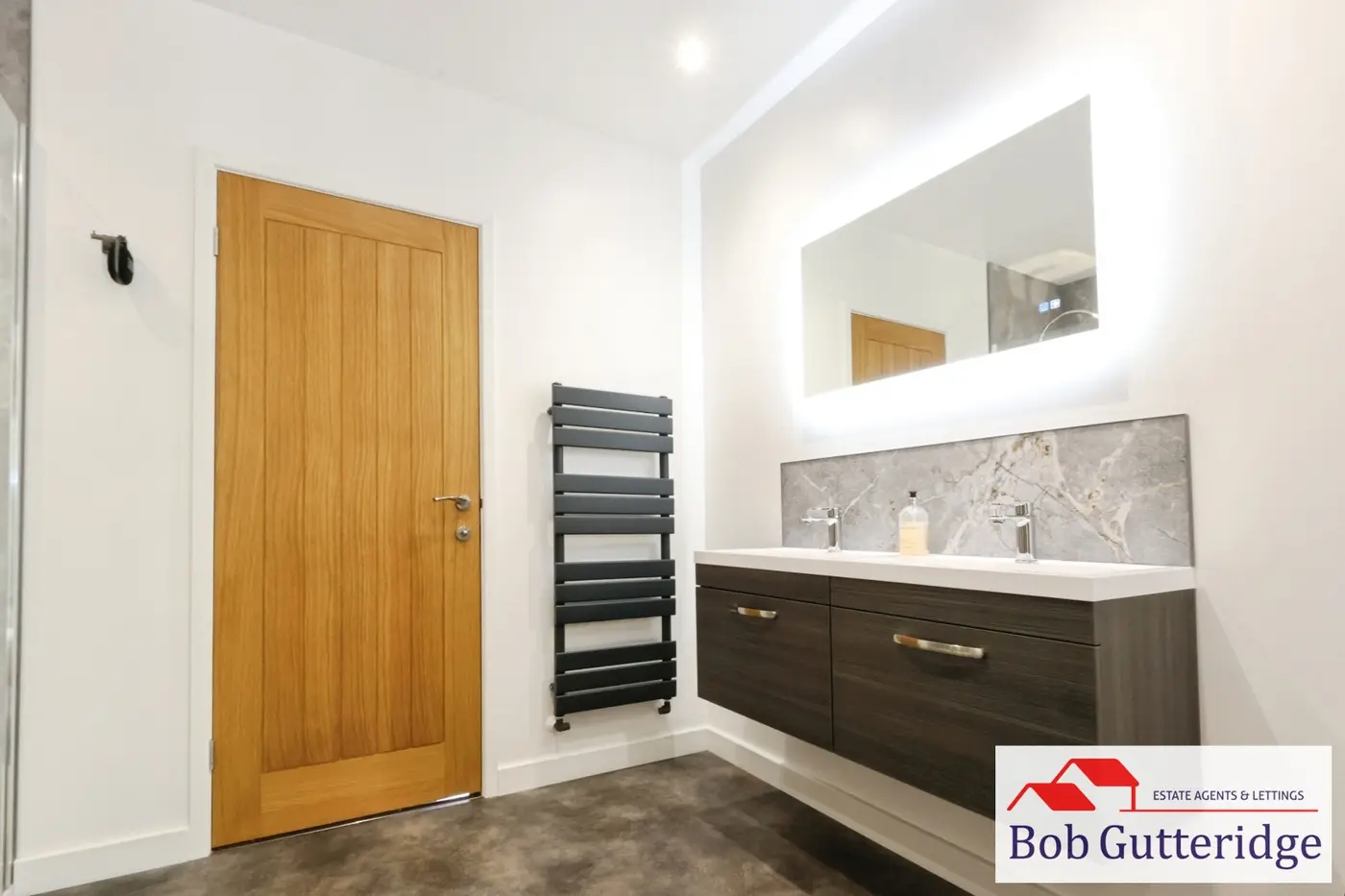 JACK AND JILL EN-SUITE SHOWER ROOM