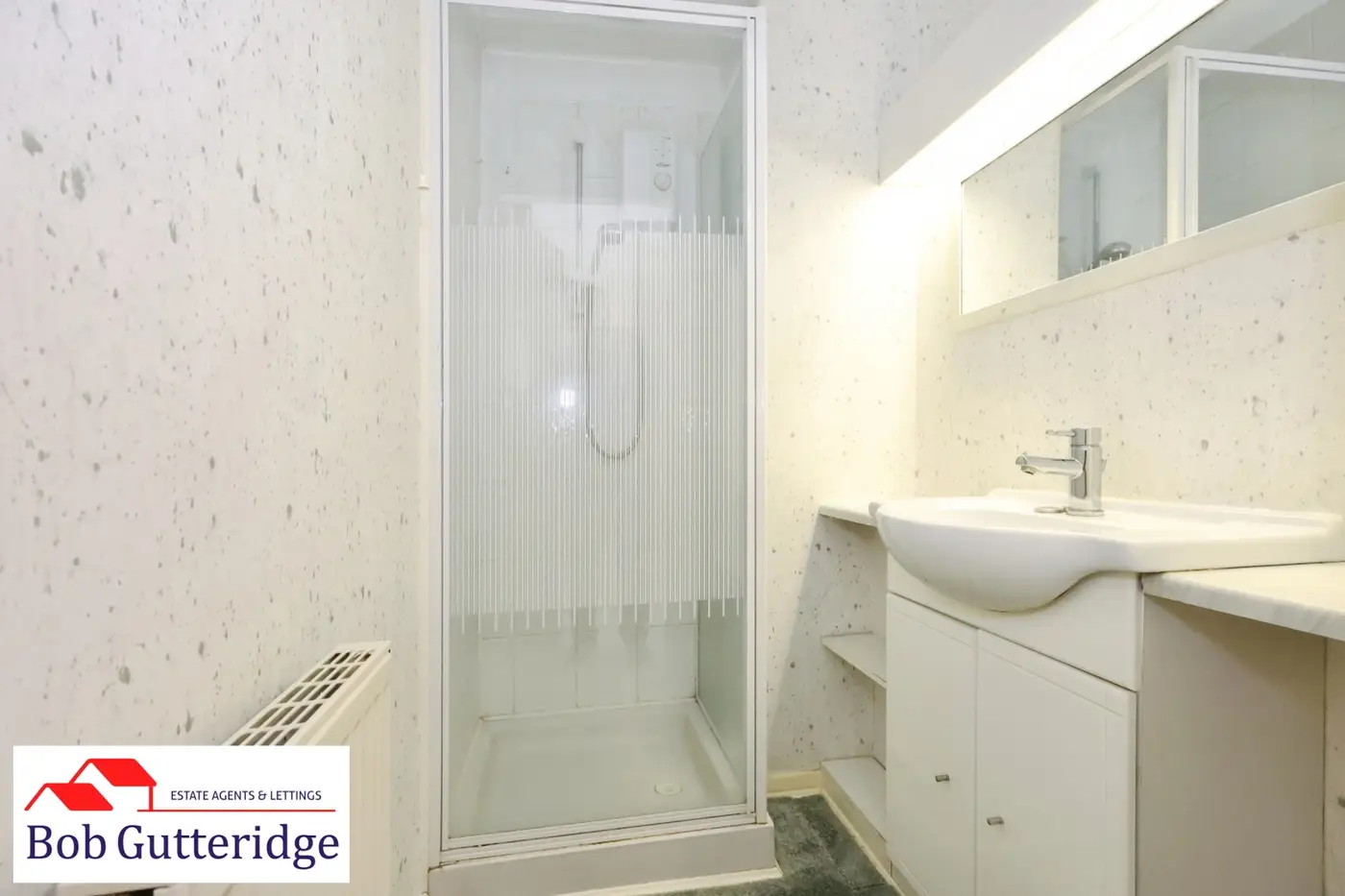 EN-SUITE SHOWER ROOM