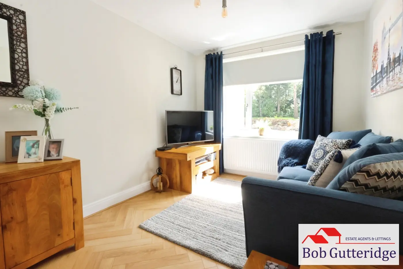 SNUG/SITTING ROOM