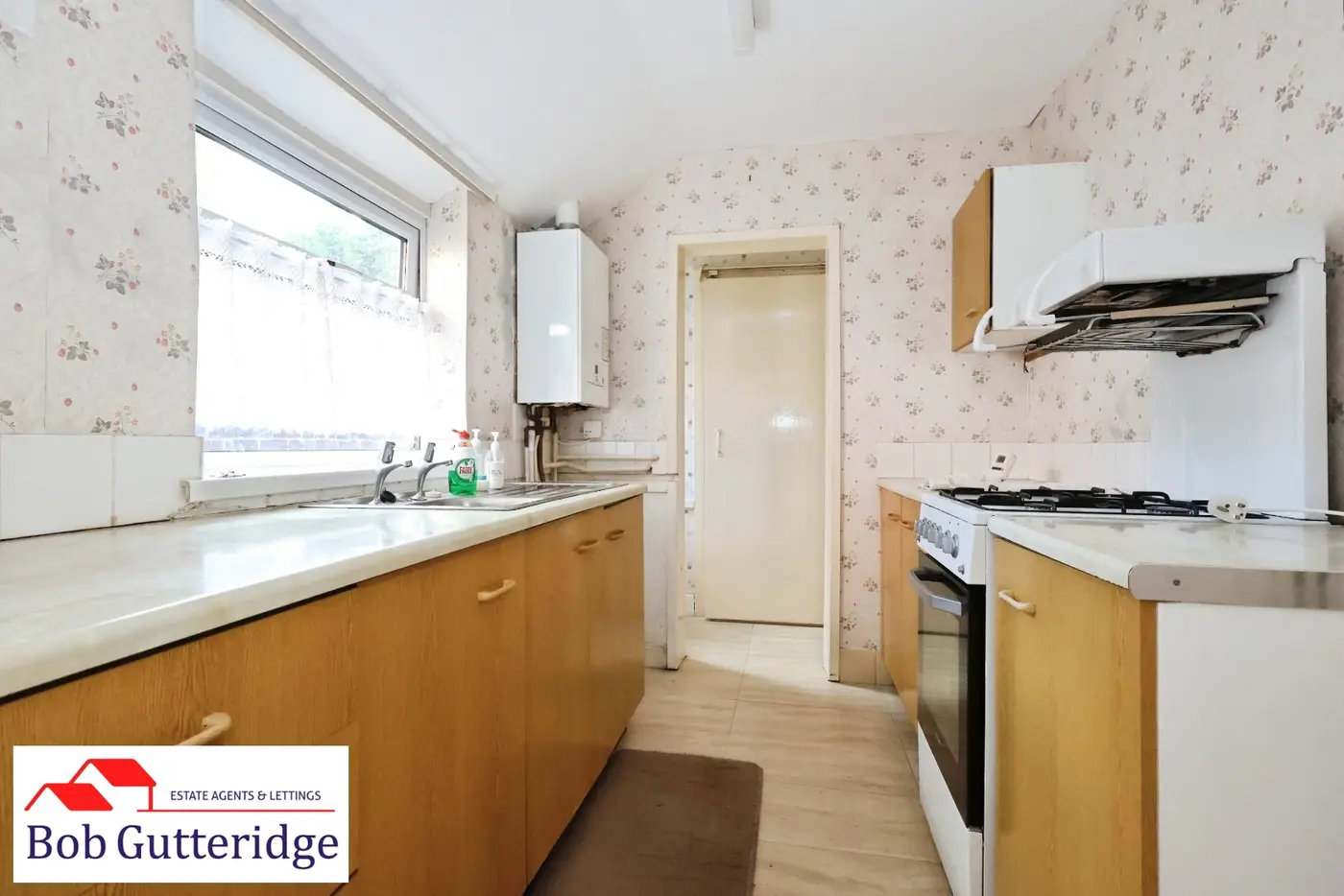 FITTED KITCHEN