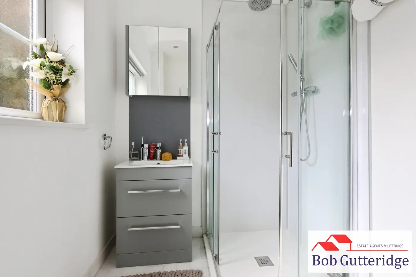 LUXURY EN-SUITE SHOWER ROOM
