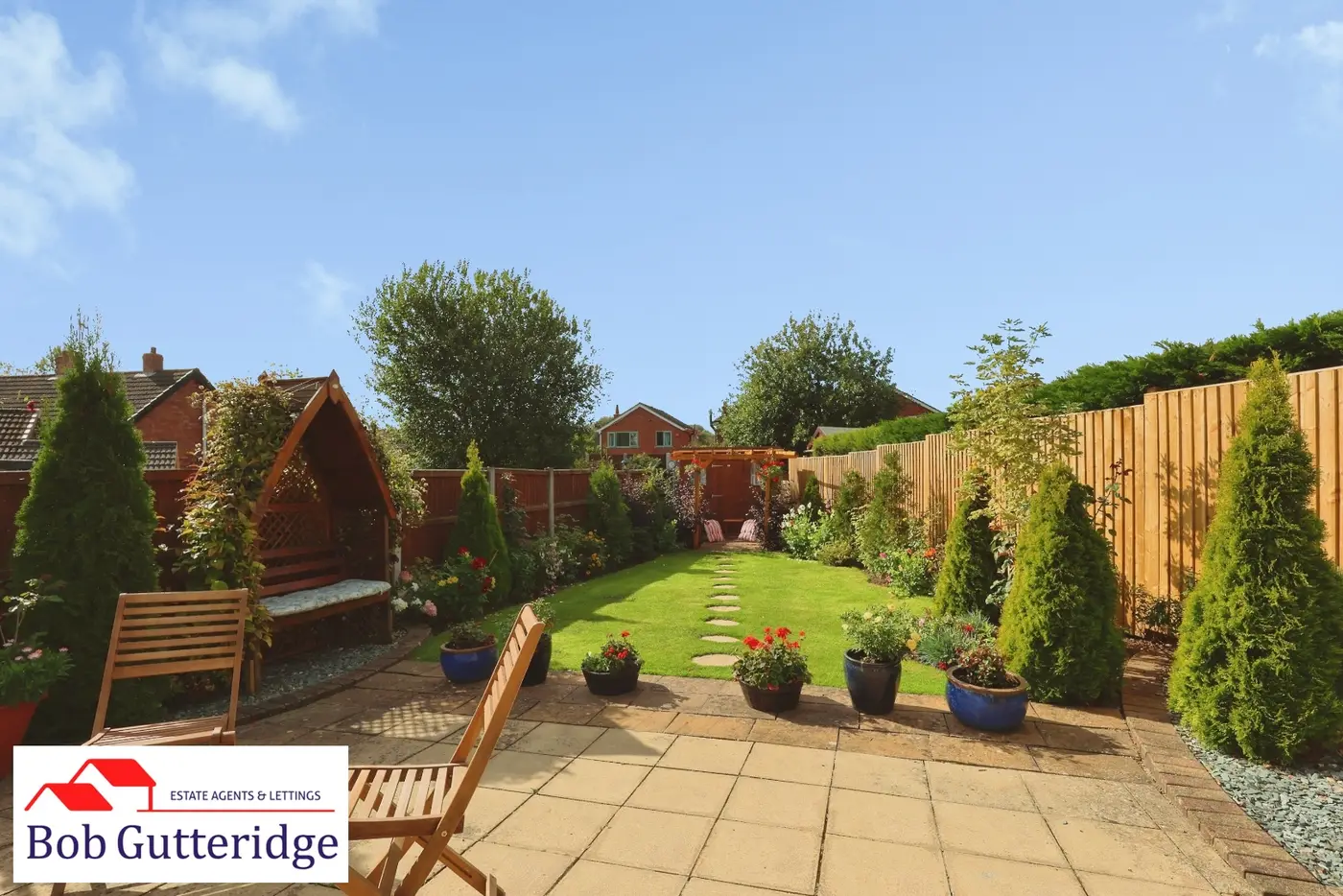 ENCLOSED REAR GARDEN