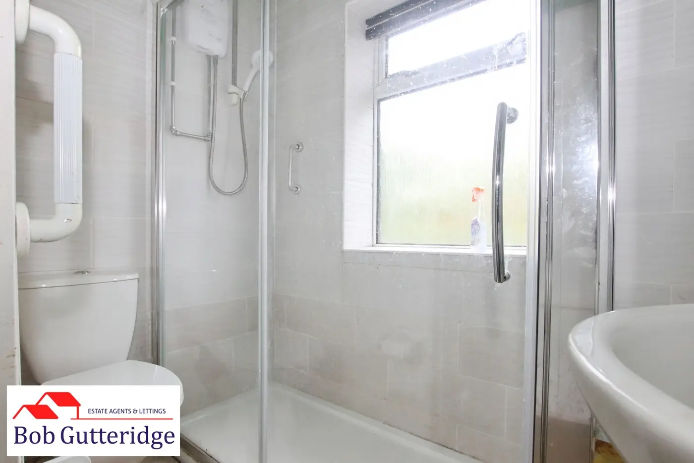 FIRST FLOOR SHOWER ROOM