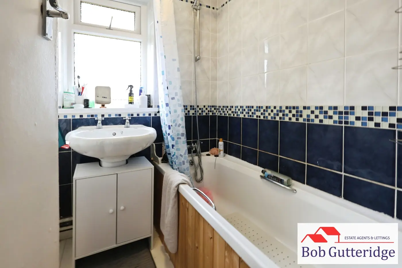 FIRST FLOOR BATHROOM