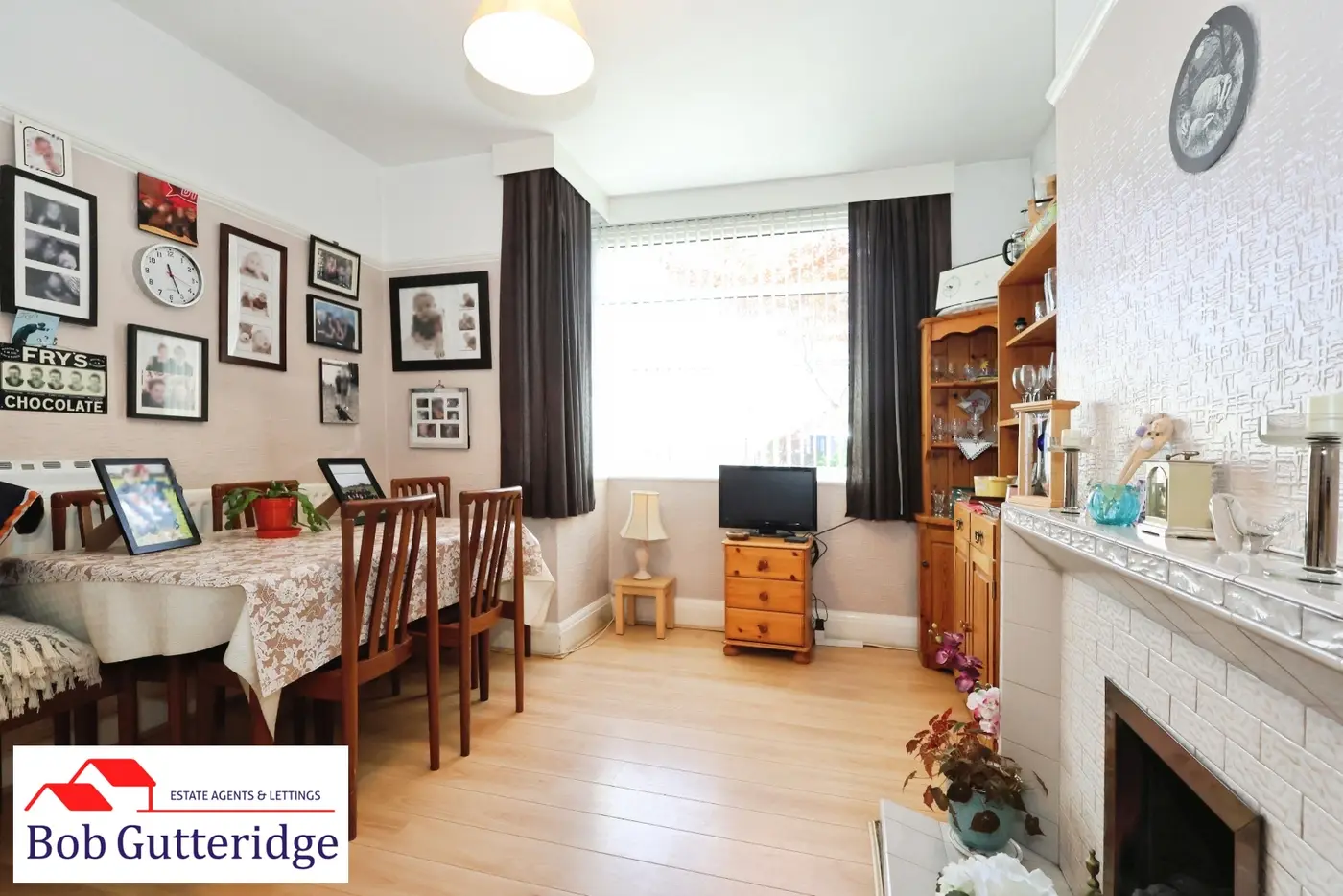 BAY FRONTED DINING ROOM
