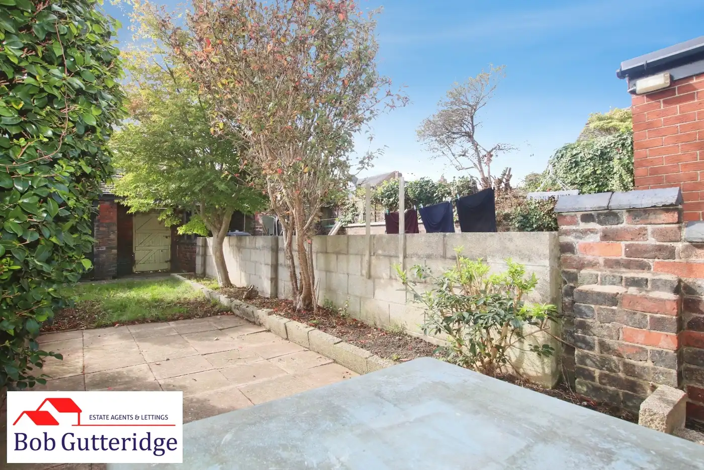 ENCLOSED REAR GARDEN