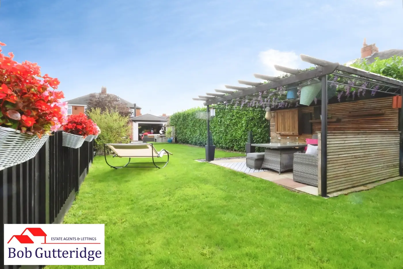 ENCLOSED REAR GARDEN