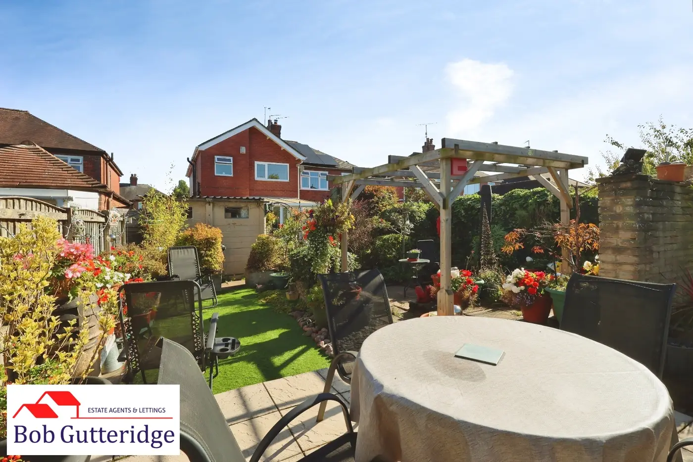 ENCLOSED REAR GARDEN
