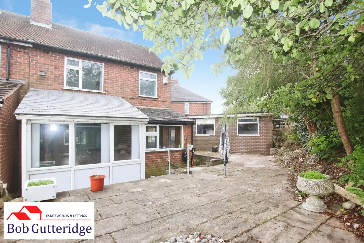 ENCLOSED REAR GARDEN