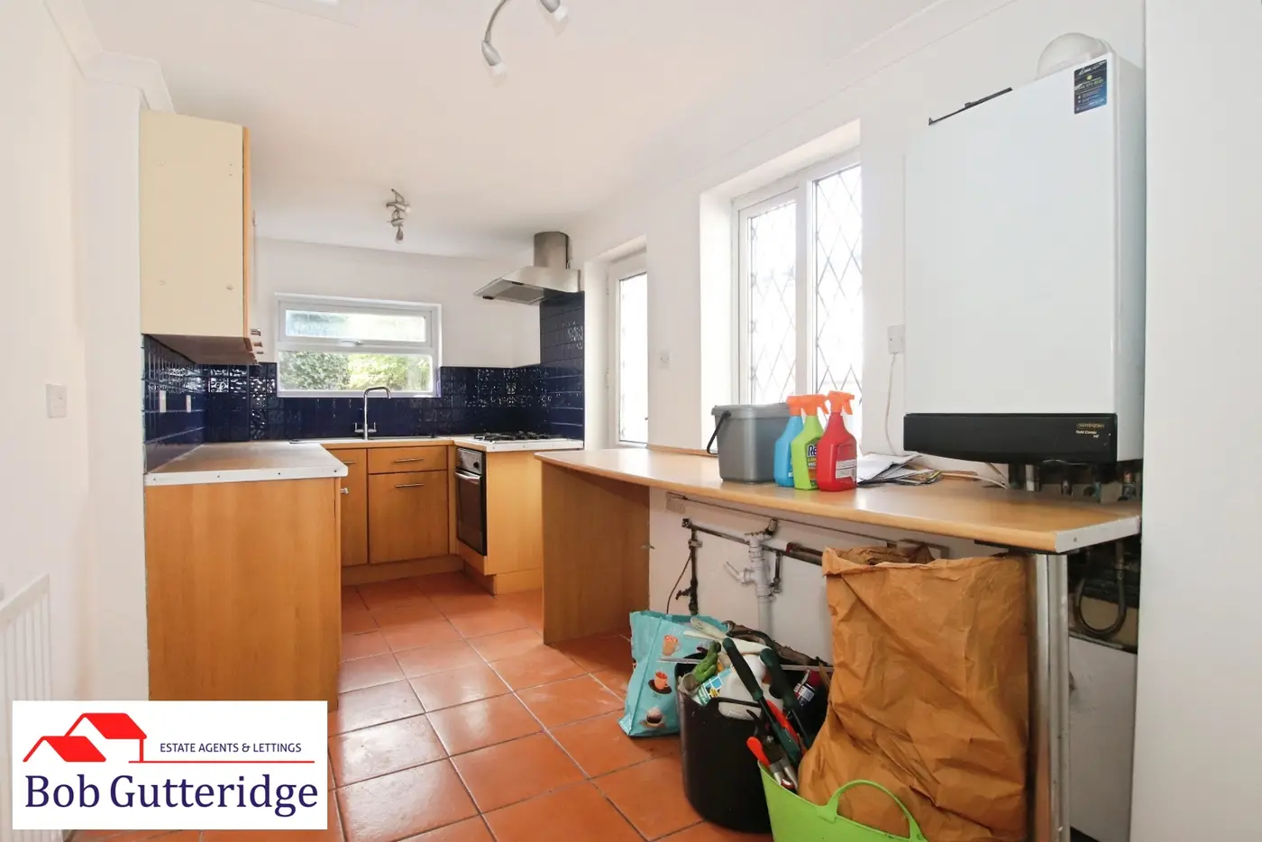 FITTED KITCHEN